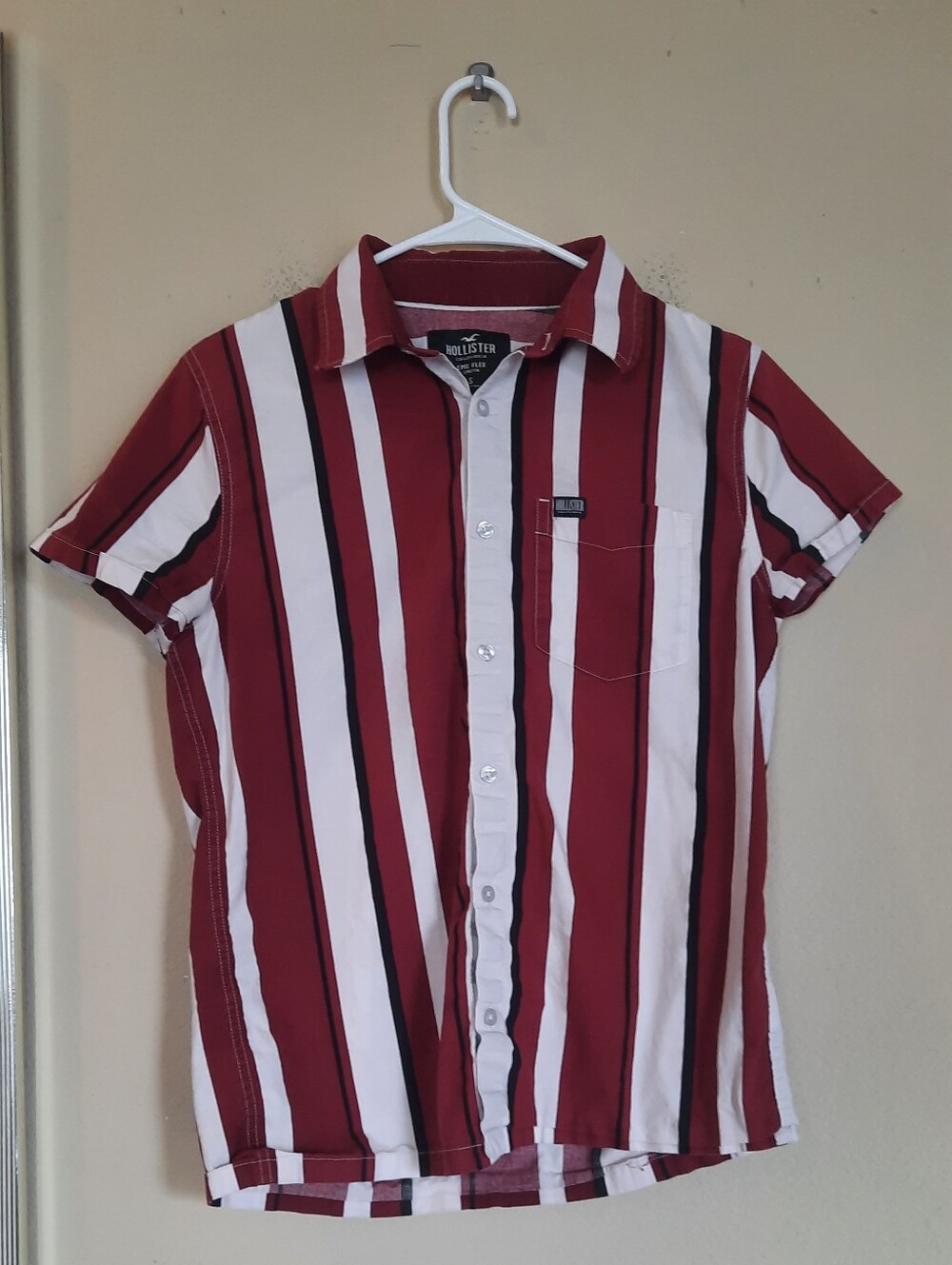 Hollister Men’s Short-Sleeve Red White Striped Button-Up Shirt